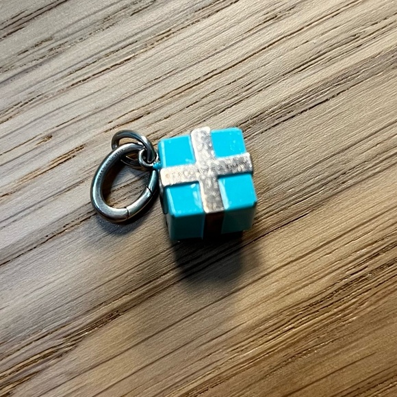 Tiffany & Co. Gift Charm - Picture 4 of 4